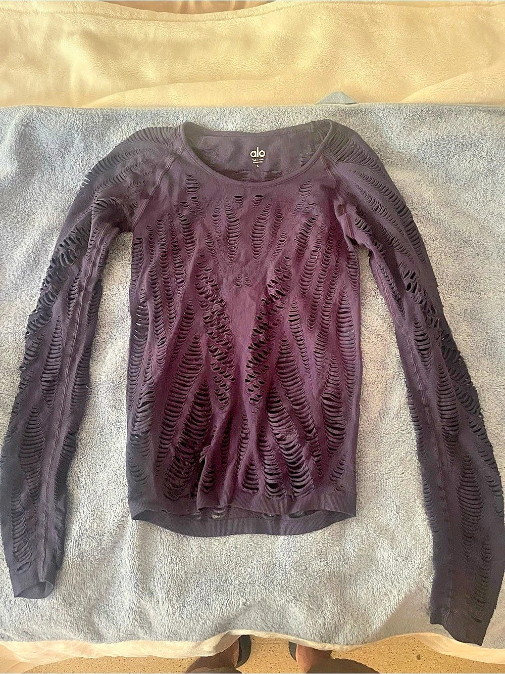 Alo Distressed Long Sleeve Top in Purple Size Small